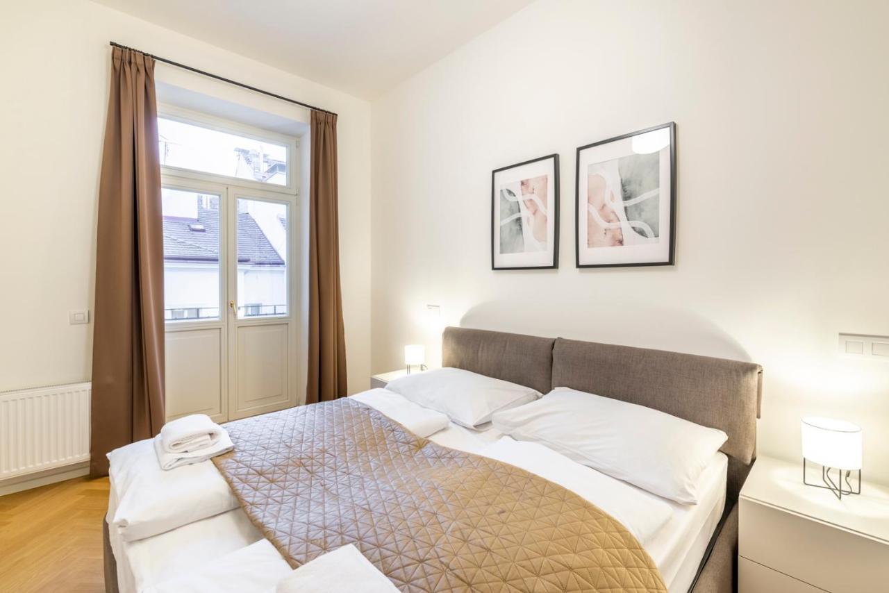 Petrin Tower Residence Прага Екстериор снимка